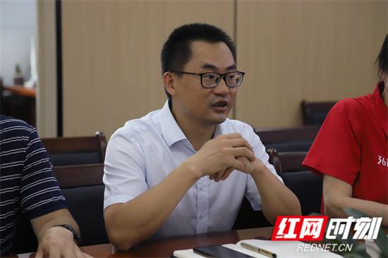 吴梦灿 (2)，副校长向江讲话_副本.jpg