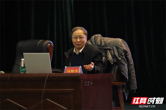 马陆亭围绕“十五五”时期高等教育发展展开解读 黄显惠摄.jpg 马陆亭围绕“十五五”时期高等教育发展展开解读 黄显惠摄.jpg