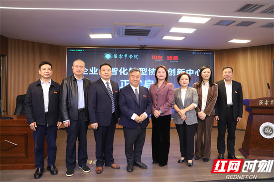 合影留念 金广元摄.jpg