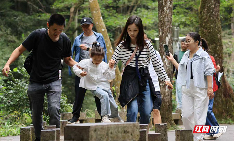 用心用情服务游客 张家界国庆中秋假期交出“暖心”答卷