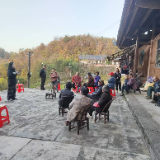 吊脚楼前小板凳:基层治理的民心温度
