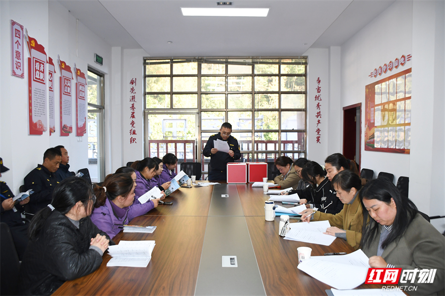 以赛促学强技能 服务升级迎宾客——张家界国家森林公园“金鞭溪夜校”外语学习成果打榜活动举行