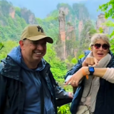 国际游客盛赞张家界:绝美风光震撼心灵,“美哭了”不仅是比喻