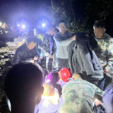 桑植县：69岁老人寒夜深山走失 干群合力救援护安全
