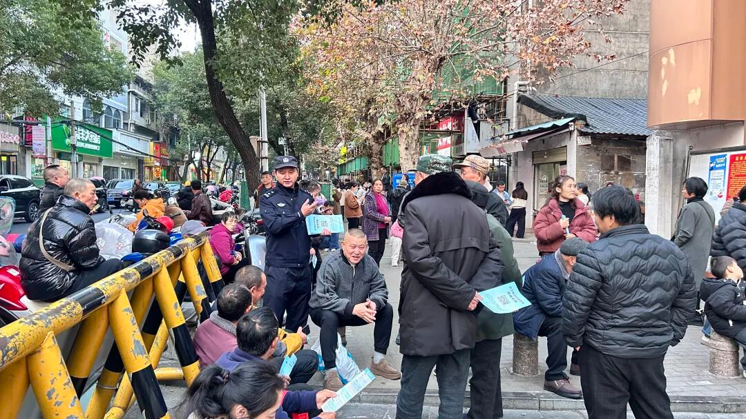 永定公安：校门口“唠”反诈，是嘱咐也是守护！