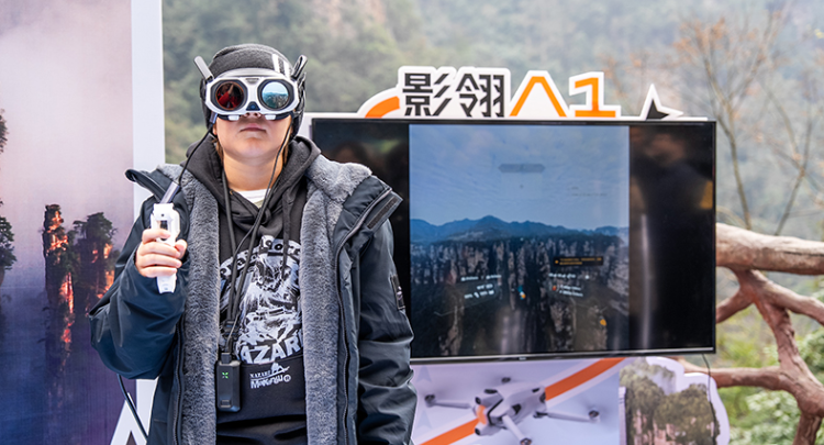 “阿凡达”式空中观光落地张家界 全景无人机开启文旅新篇章