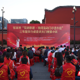 张家界 “党建联建・晚间流动门诊进小区” 活动走进天门奥莱小区