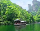 张家界宝峰湖：暮春初夏好风光 绿水青山引客来