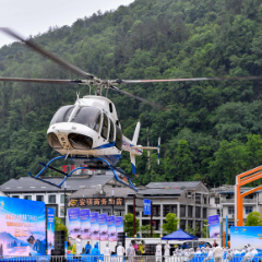 张家界低空文旅再添“City fly”：“飞鸟之姿”俯瞰三千奇峰八百秀水