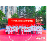 张家界“党建联建 晚间流动门诊”走进澜庭小区 让健康服务触手可及