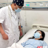 湖南张家界：游客因劳累患病晕倒  “旅游医生”全程救治脱险