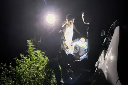 筑牢“汛”防线｜暴雨中的生命接力：慈利县象市镇干群合力救助受伤村民