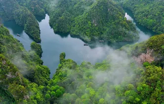 雨后宝峰湖自带"美颜"，张家界地貌山水被大自然调色