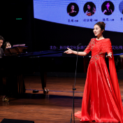 张家界红色文化主题宣传曲亮相“嬿归来”独唱音乐会