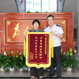 桑植税务：社保服务解民忧 锦旗闪耀税民情