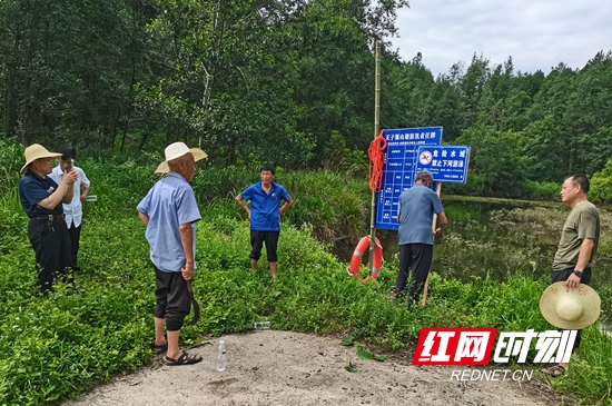 武陵源区中湖乡石家峪村多举措筑牢防溺水安全防线 织密夏季安全防护网
