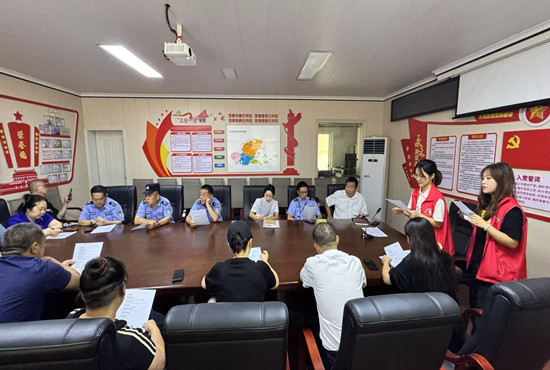 黄石寨景区管委会党支部开讲“金鞭溪夜校”第一课 提升职工外语服务能力