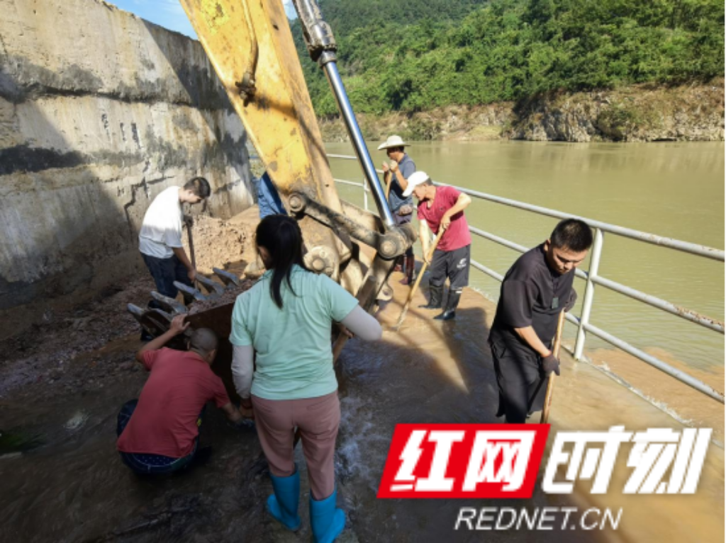慈利县溪口镇渡坦村：党群同心清淤护源 共筑安全用水屏障