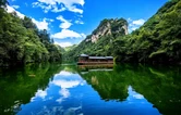 高温预警下，张家界宝峰湖清凉游热度飙升