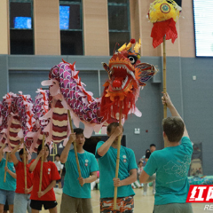 龙狮呈祥，摆手传情：张家界学院师生与美国青年共舞非遗华章