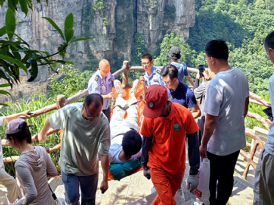 张家界国家森林公园黄石寨景区“十分钟应急救助圈”显成效 紧急救援暖人心