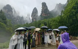 20名重庆网络达人打卡张家界国家森林公园