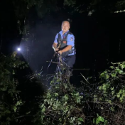 汛情中的“公安担当” 张家界民辅警风雨护平安