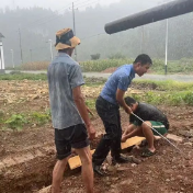 永定公安：上班第一周的新警 雨水渗透了他的警服……
