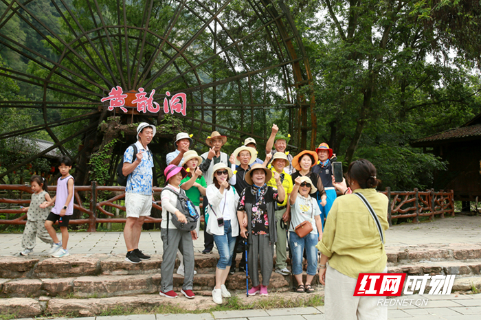 张家界黄龙洞：农旅融合生态美 田园风光引客来（组图）