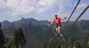 张家界黄石寨“亚洲之王”高空扁带争霸赛开赛