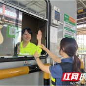 高温下的坚守，张家界收费站的“三重担当”