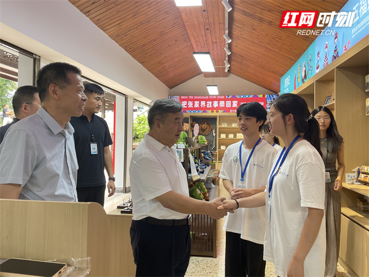 张家界学院外语专业学生景区实践 服务入境旅游获多方赞誉