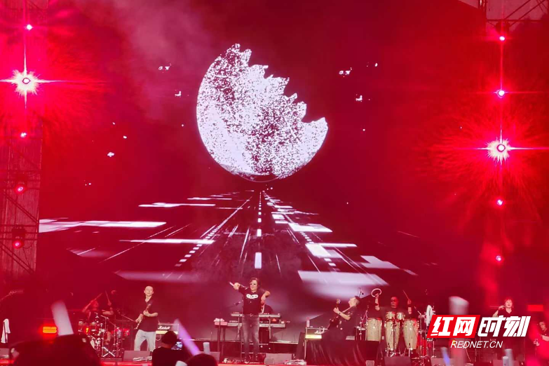 2025张家界峰林音乐节盛大开唱：当三千奇峰遇见顶流音浪