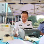 热血映初心 警徽耀盛夏 ——永定公安“撸袖”传递“警”爱！