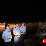 张家界:当板板龙灯舞动溇澧 旅发会夜游观演活动背后的藏蓝身影