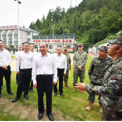 张家界市开展2025年市领导“军事日”活动