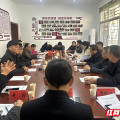 张家界市召开“峰林银辉”宣讲服务团座谈会