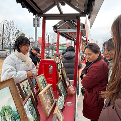 游客服务中心“秒变”鲜活非遗市集 张家界巧设窗口邀客共品土家年