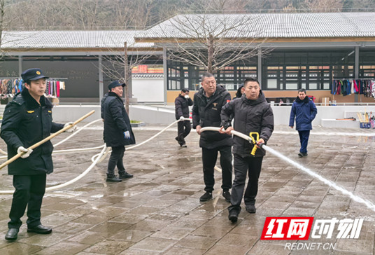 张家界国家森林公园门票站开展春节前消防应急演练 筑牢景区节日安全防线