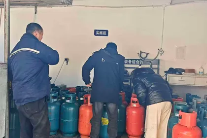 暖冬护佳节 监管守初心——永定区沅古坪市场监管所多措并举筑牢节前安全防线