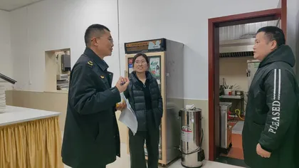 严监管护食安 永定区崇文市场监管所以年关守护行动守护外卖安全