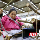 张家界市武陵源区：土家族织锦基地新年开工赶订单