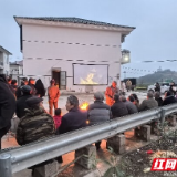 篝火映乡村 光影忆旧岁——送电影下乡走进茶庵村 村民重温70年代露天电影温情
