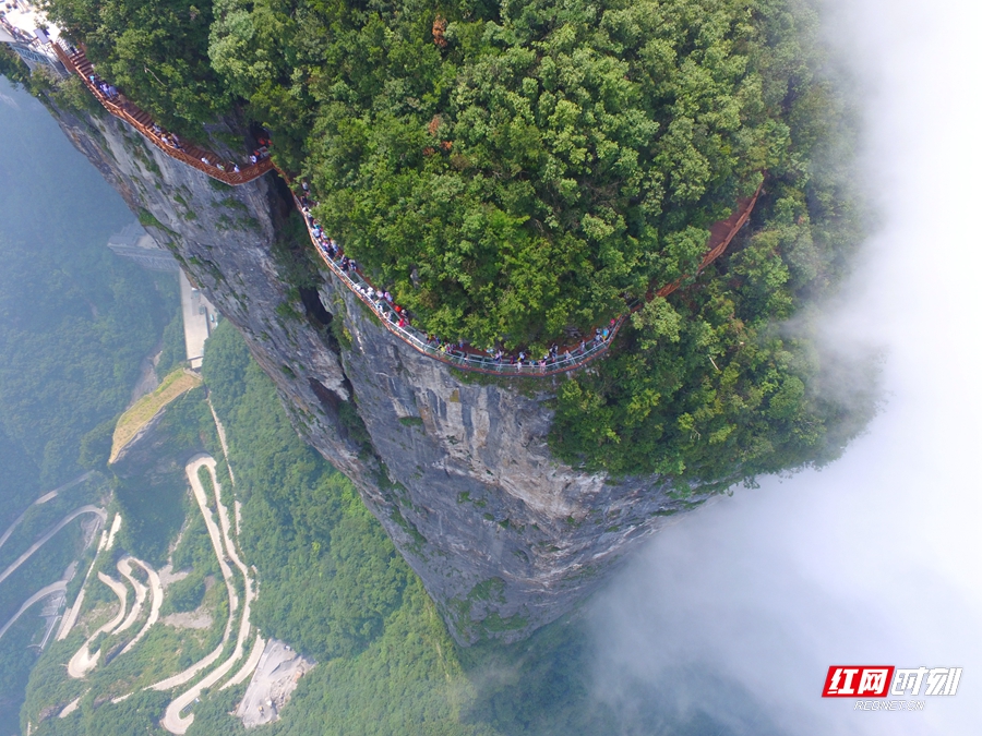 天门山盘龙崖玻璃栈道 向韬摄_副本.jpg 天门山盘龙崖玻璃栈道 向韬摄_副本.jpg