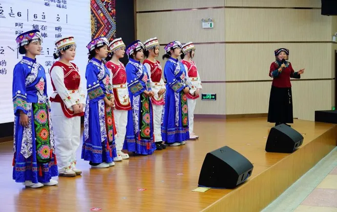 张家界航院：开展非遗传承 桑植民歌走进校园