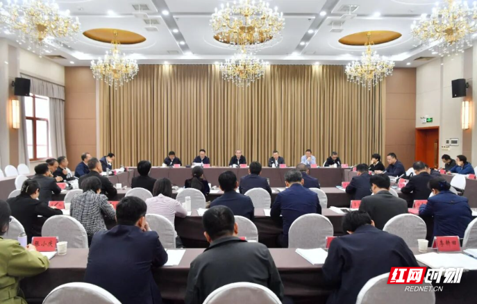 张家界市召开2026年市总河长制、林长制、田长制会议