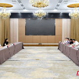 张家界市与广东四季文旅控股有限责任公司举行会谈