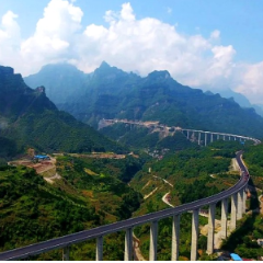 张家界:七星山下邢大路 一路通途一路兴