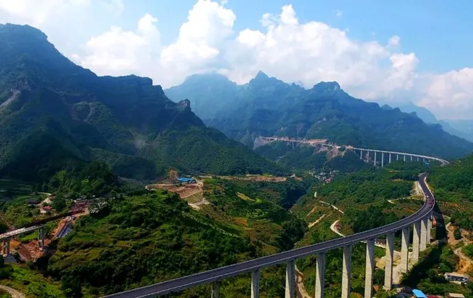 张家界：七星山下邢大路  一路通途一路兴