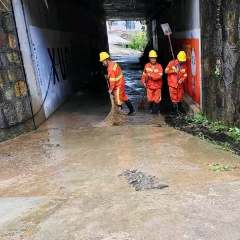 暴雨来袭,张家界高速开展涵洞清淤作业